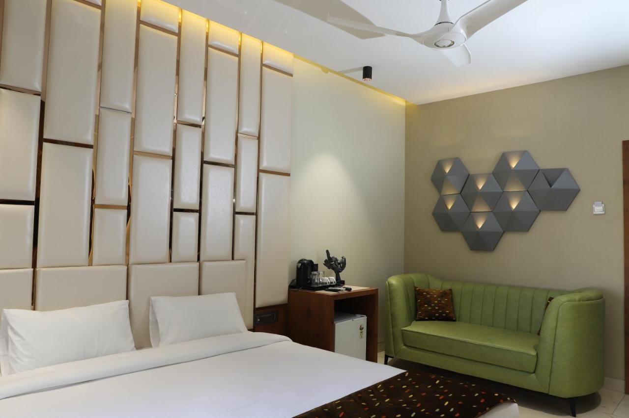 Hotel Florence Nanded Exterior photo