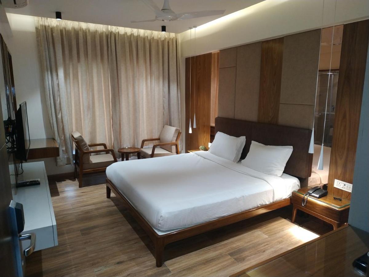 Hotel Florence Nanded Exterior photo