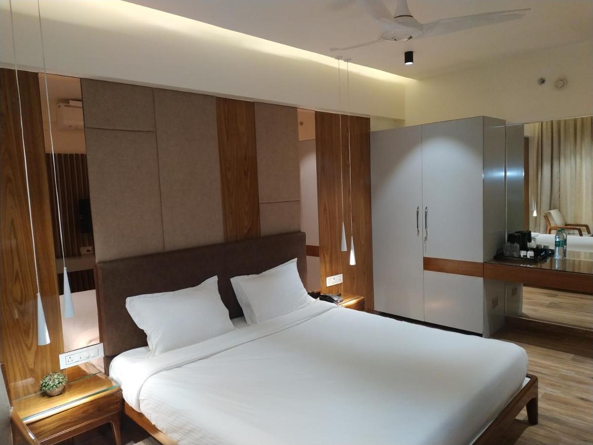 Hotel Florence Nanded Exterior photo