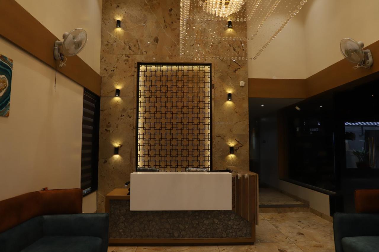 Hotel Florence Nanded Exterior photo